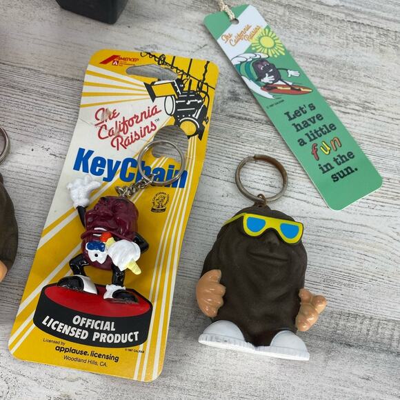 California Raisins Vintage Mixed Lot Keychains Cozi Bookmark Memorabilia - Picture 3 of 5